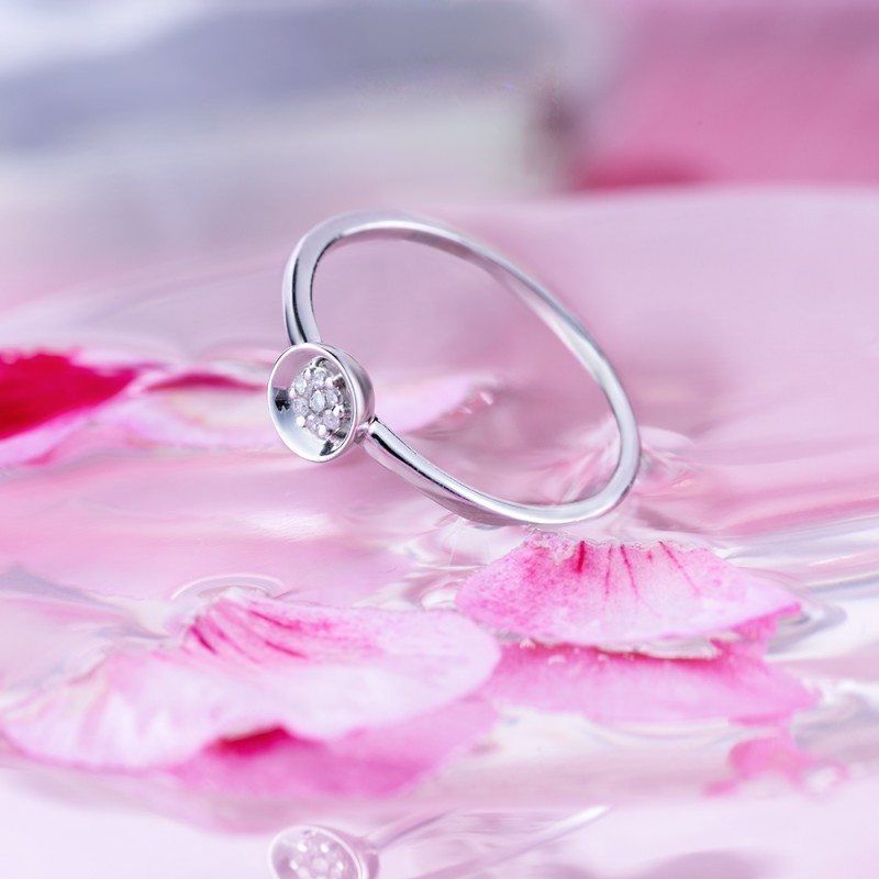 Dijamantski prsten koji će upotpuniti Vaš zapanjujući izgled