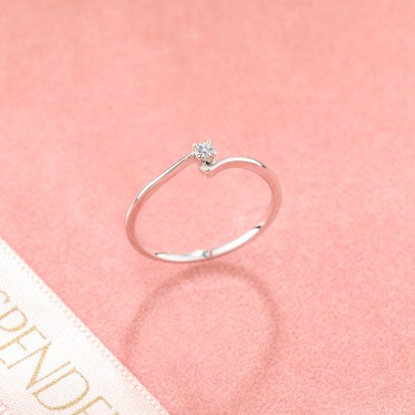 Elegantan i nežan verenički prsten