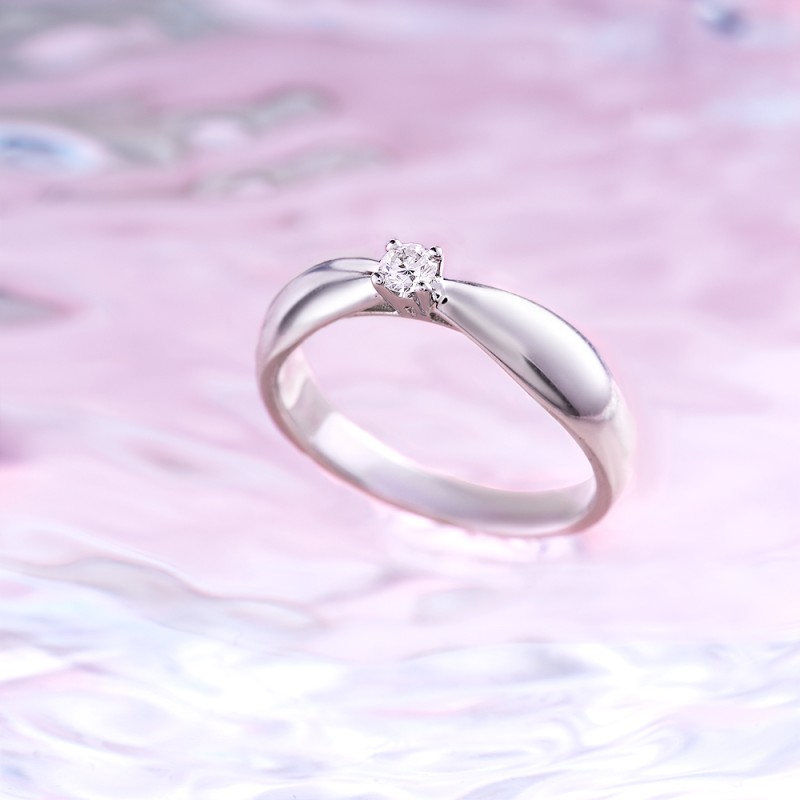 Izrazite svoju ženstvenost sofisticiranim dijamantskim prstenom