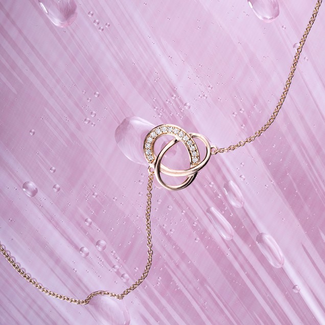 Narukvica sa dijamantima u roze zlatu koja će savršeno upotpuniti izgled u vrelim letnjim danima