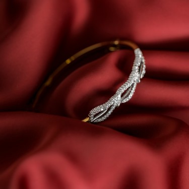 Okrugla narukvica u belom i žutom zlatu sa cirkonima