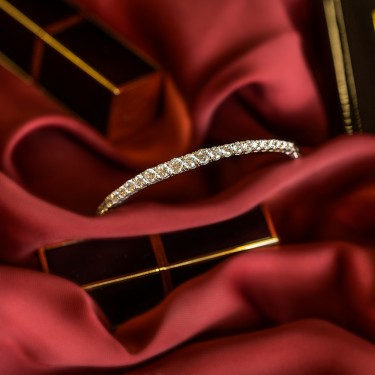 Okrugla narukvica u belom zlatu sa cirkonima