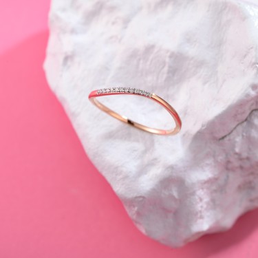 Prekrasni verenički prsten sa dijamantima u roze zlatu