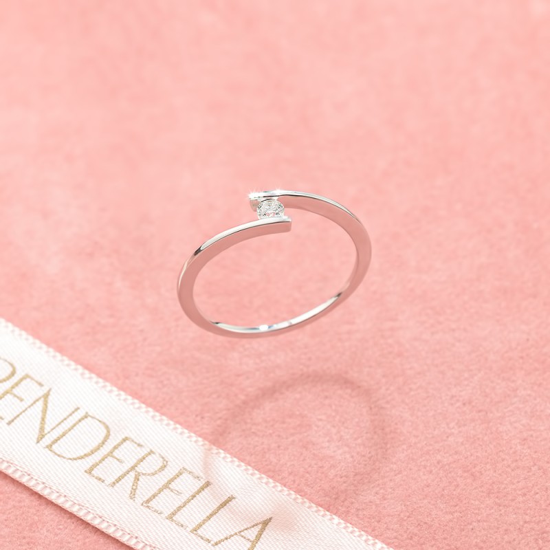 Verenički prsten sa brilijantom posebnog dizajna