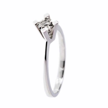 Dijamantski verenički prsten